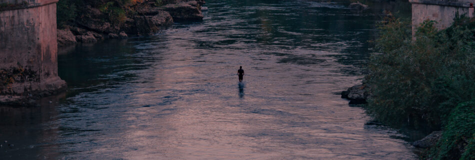 Mostar old bridge person jumping into water