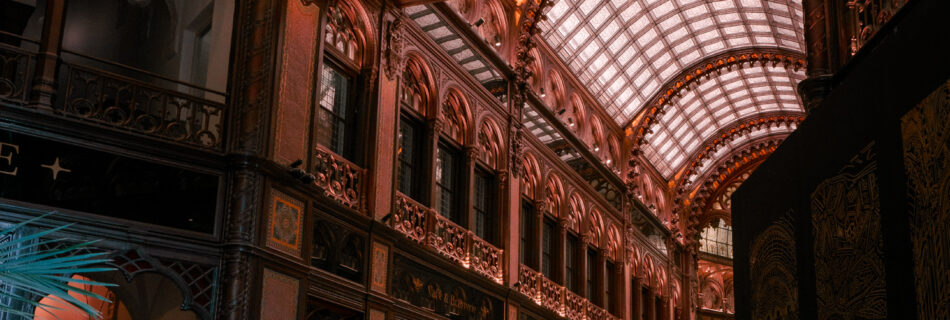 Párisi Udvar Café golden celing