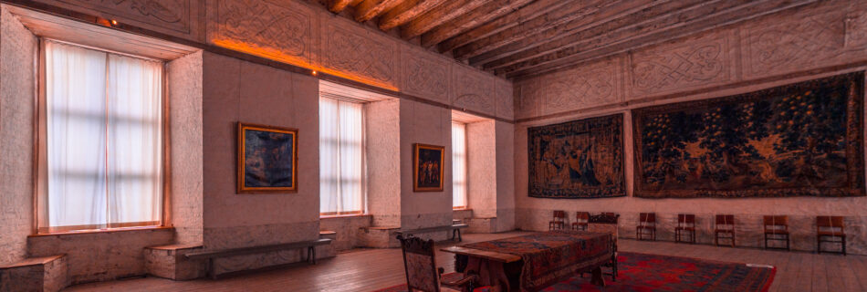 Vadstena-Slott-great-carpet-and-beams