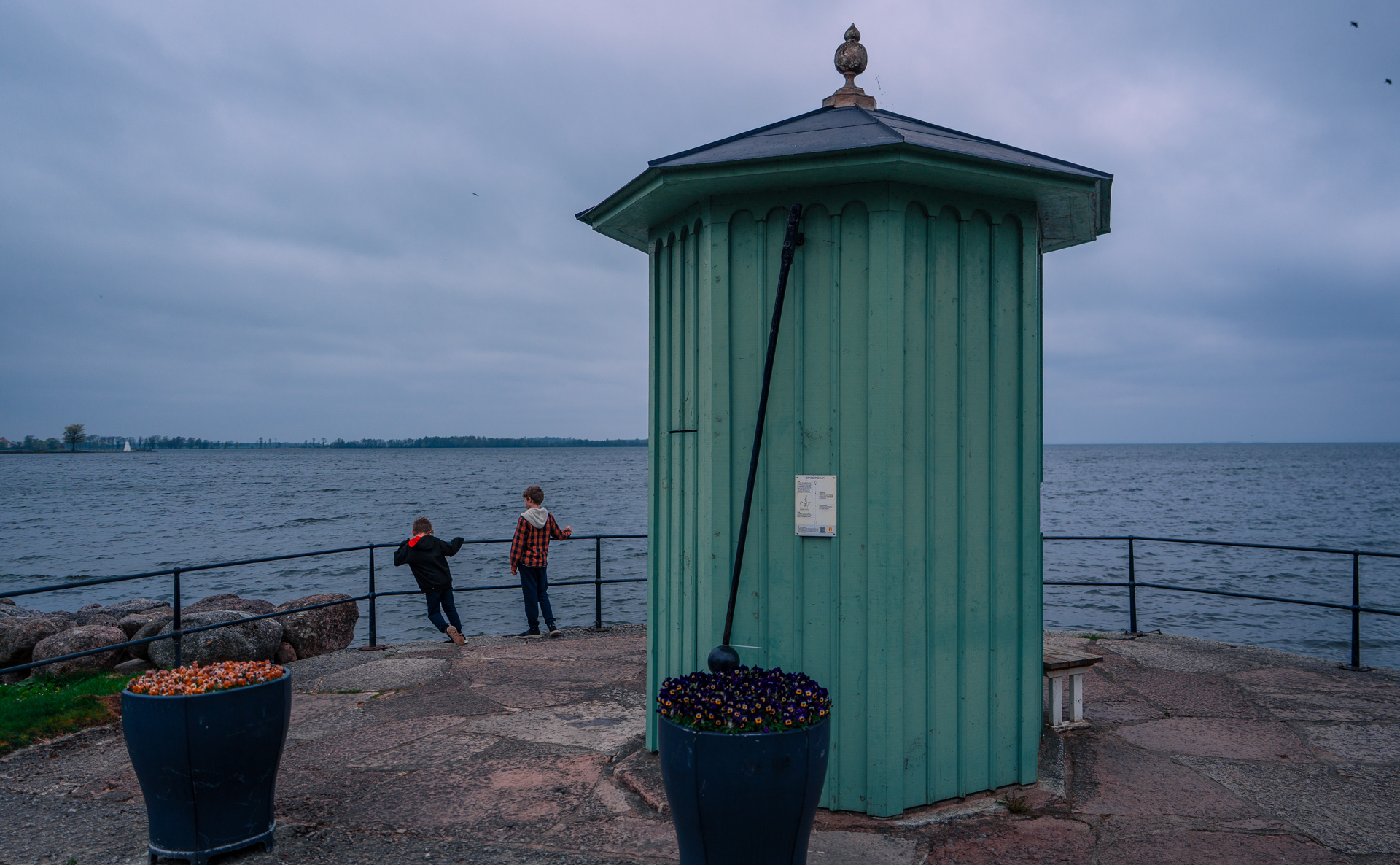 Vadstena-Vattern-looking-out
