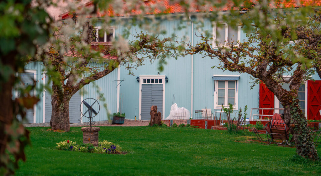 Vadstena-old-town-courtyard