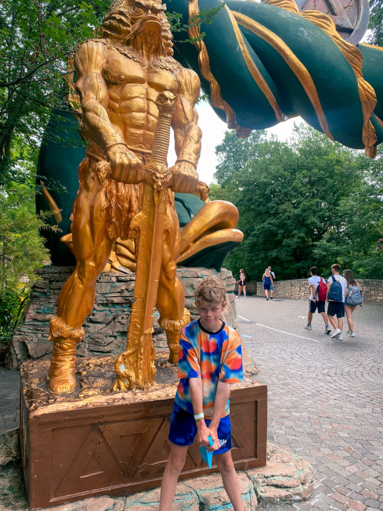 Gardaland-Italy-Best-Amusement-Park-statue