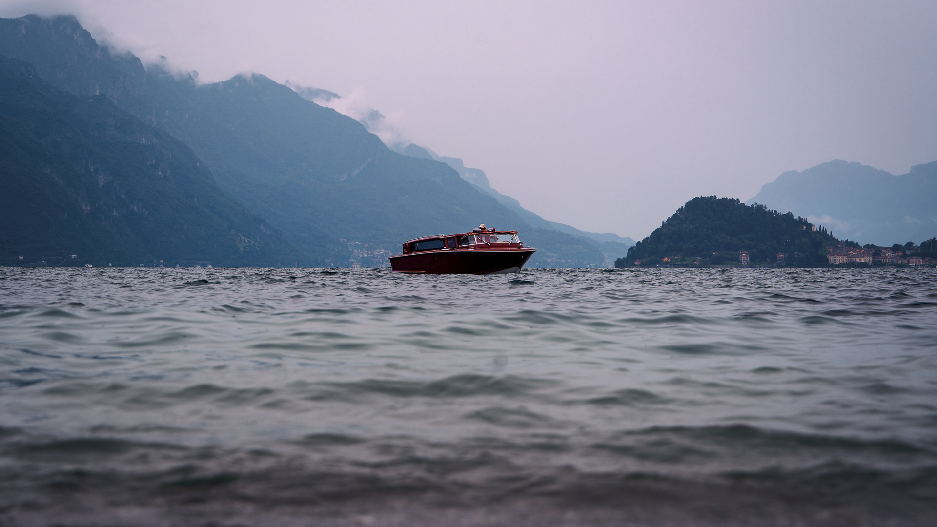 Lake-Como-Family-road-trip-in-Northern-Italy-Wooden-boat