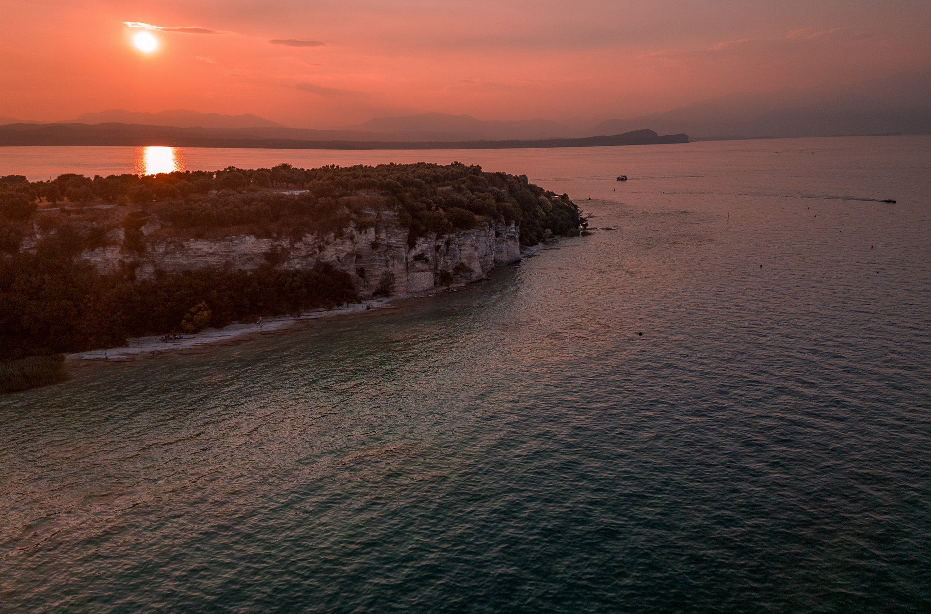 Lake-Garda-Family-road-trip-in-Northern-Italy-Sirmione-beach-sunset