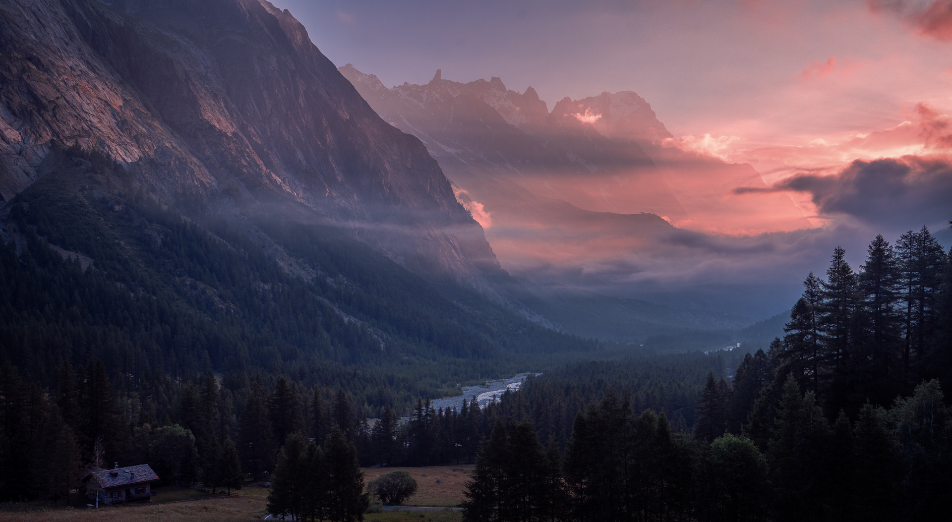 Monte-Bianco-valley-Family-road-trip-in-Northern-Italy-Sunrise