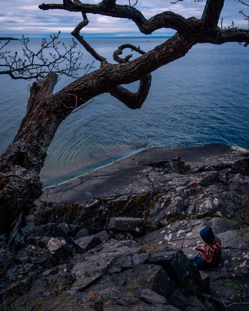 Omberg-kid-on-rocks-beside-Lake-Vattern