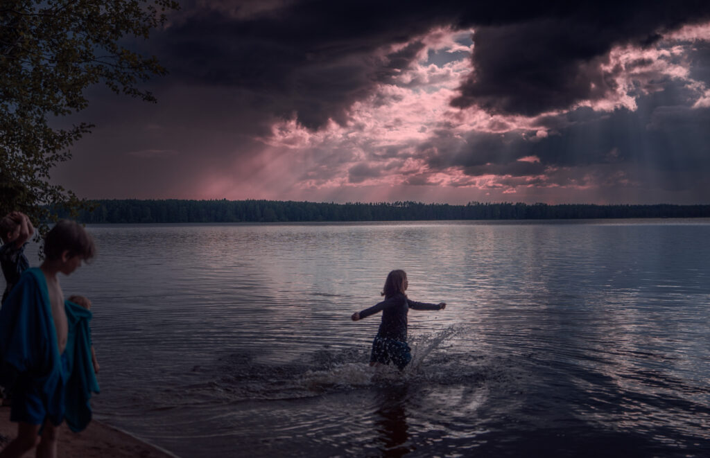 Farnebofjarden-National-Park-Family-hike-camping-kayak-sandon-magic-light-swimming-scaled