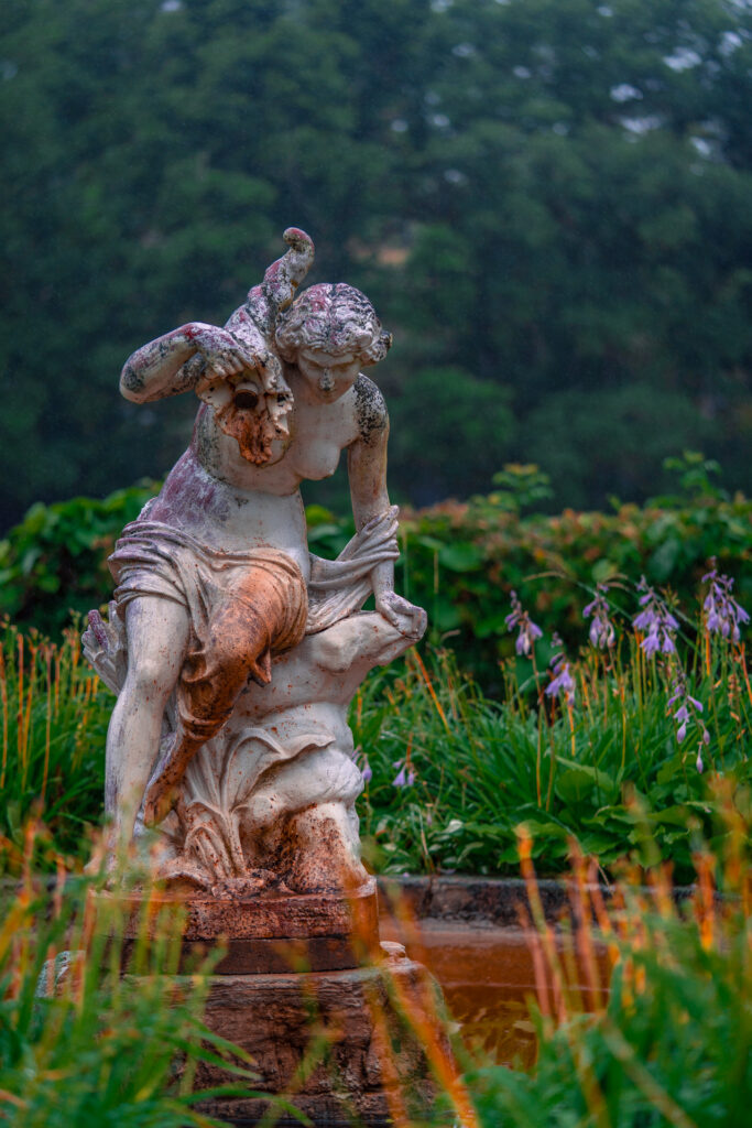 Nynas-Slott-Castle-Sodermanland-Sweden-garden-statue
