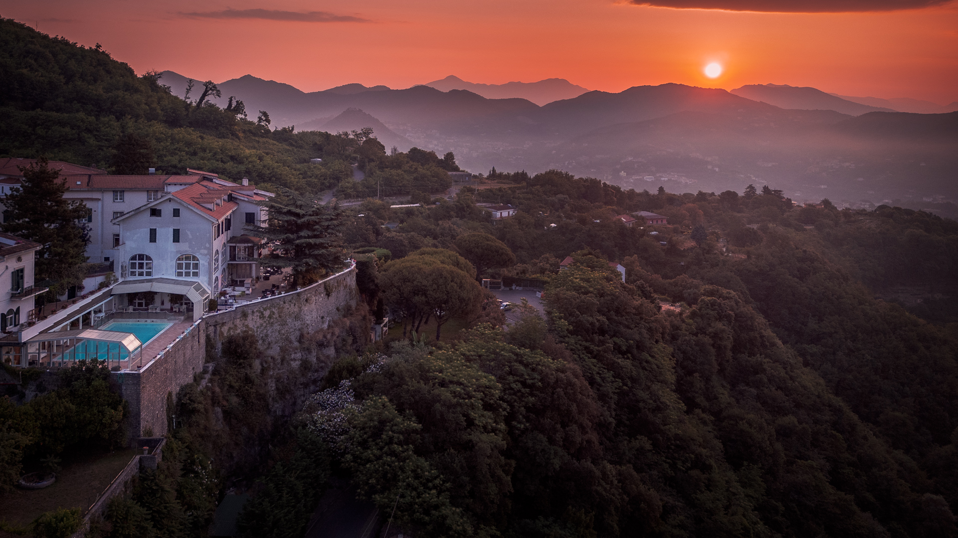 Amalfi-Coast-Italy-Trip-12-Hotel-Scapolatiello-Cava-de-Tirreni-Mountain-Sunrise-pool