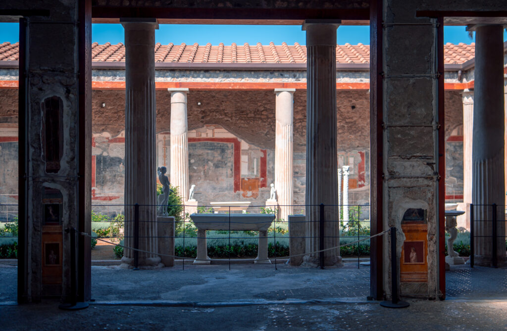 Pompei-Scavi-Archeologici-Villa - Pillars and Courtyard