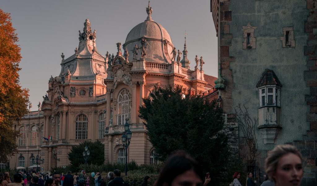 Széchenyi Thermal Bath and Spa - On the Way to a Bath