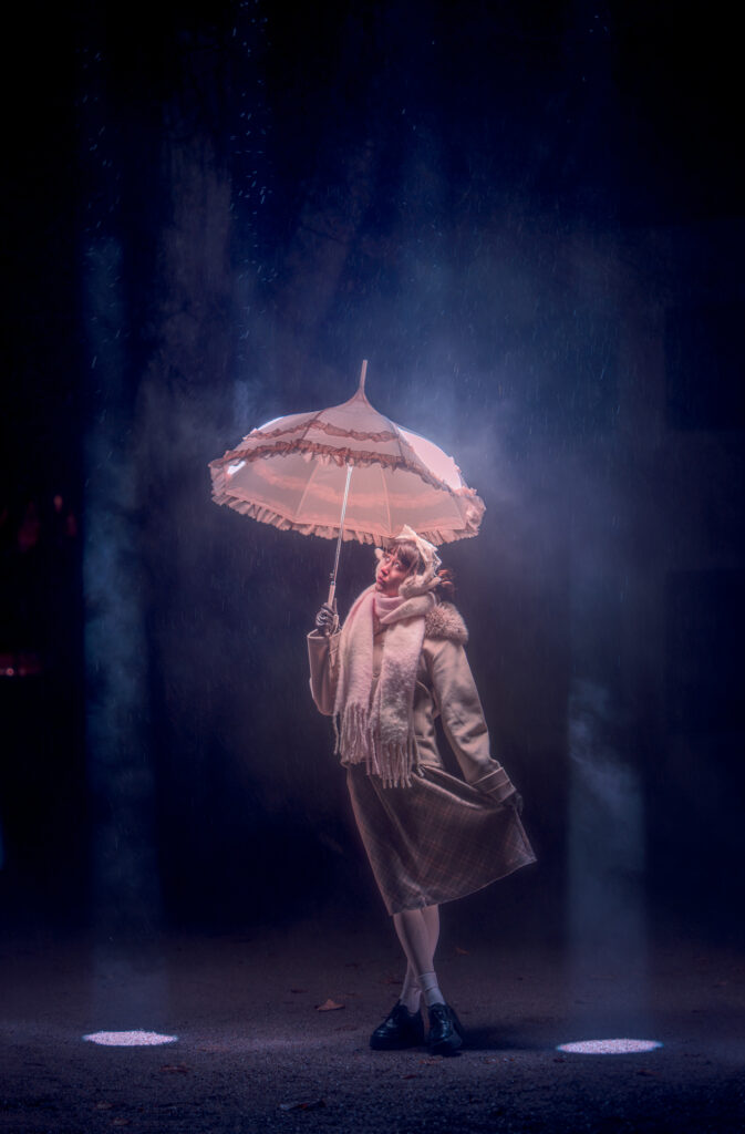 Girl With Umbrella in Rain and Spotlight - Allt ljus på Uppsala - Linnetrådgården Uppsala Sweden
