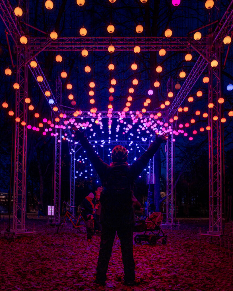 Visit Allt Ljus på Uppsala Stadsträdgården – Happy Visitor - Light Artworks 2024