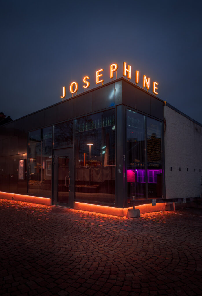 Madame Josephine Nightclub - Västerås Night Neon