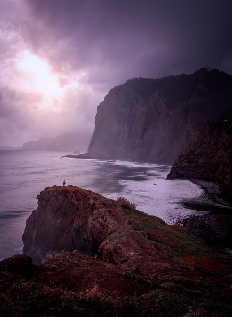 Miradouro do Guindaste Viewpoint Madeira - Sun breking through
