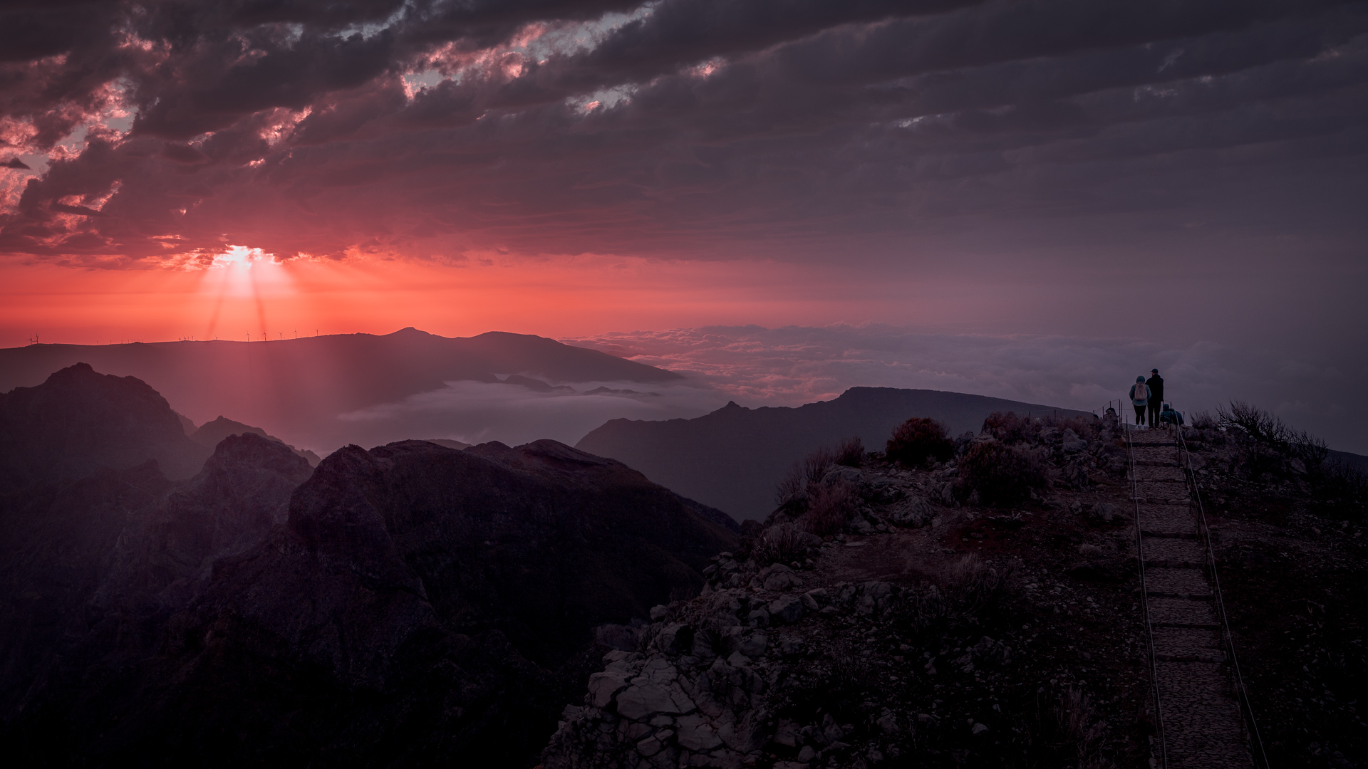 Pico Ruivo Hike Viewpoint Madeira - Sunset Couple on Peak