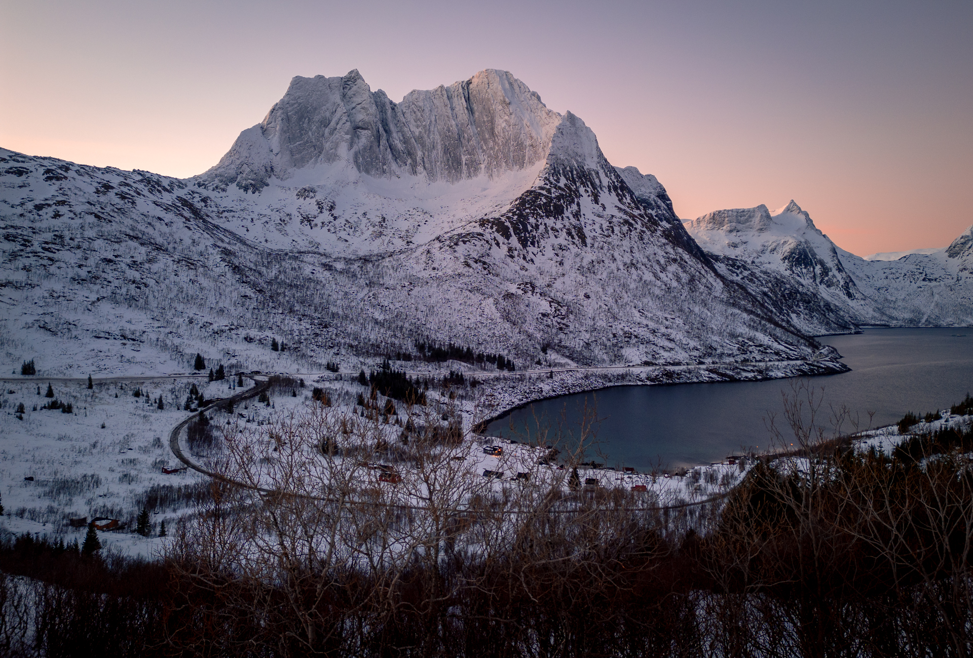 Senja Viewpoint - Senja Scenic Road - Winter Lake Mountain