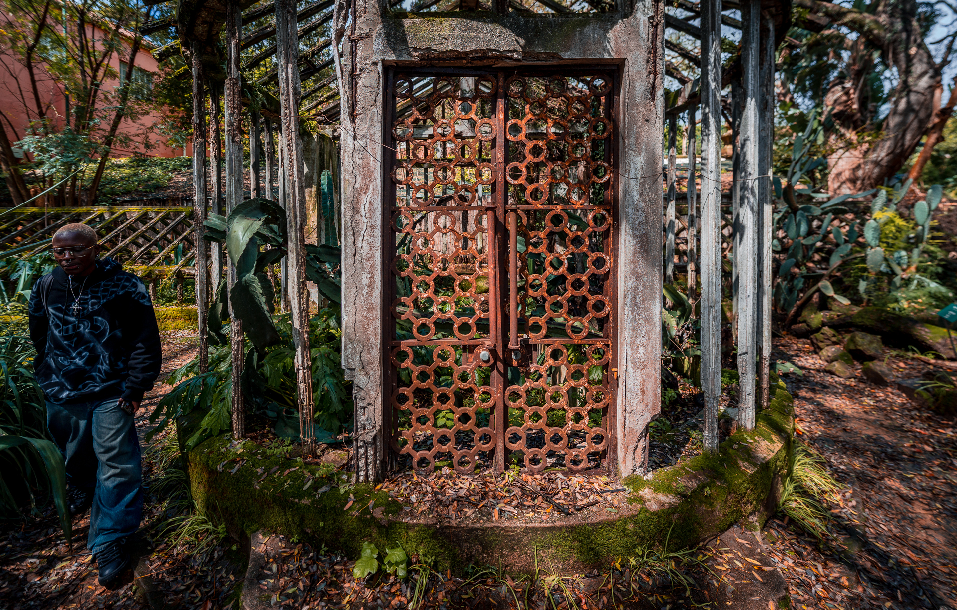 Tropical Botanical Garden - Greenhouse Door - Lisbon Portugal