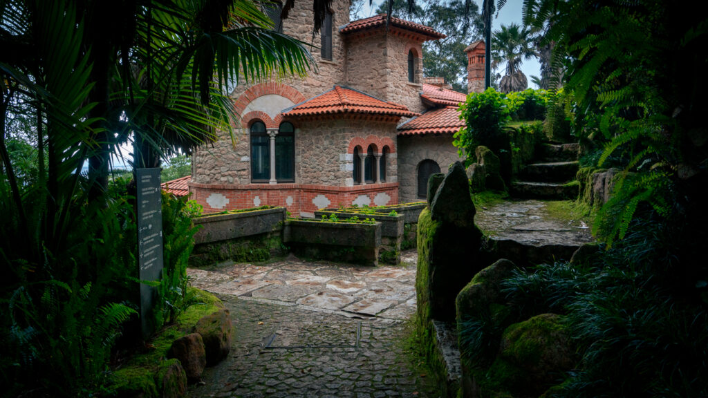 Vila Sassetti on the Way Park and National Palace of Pena - Sintra - Lisboa - Portugal